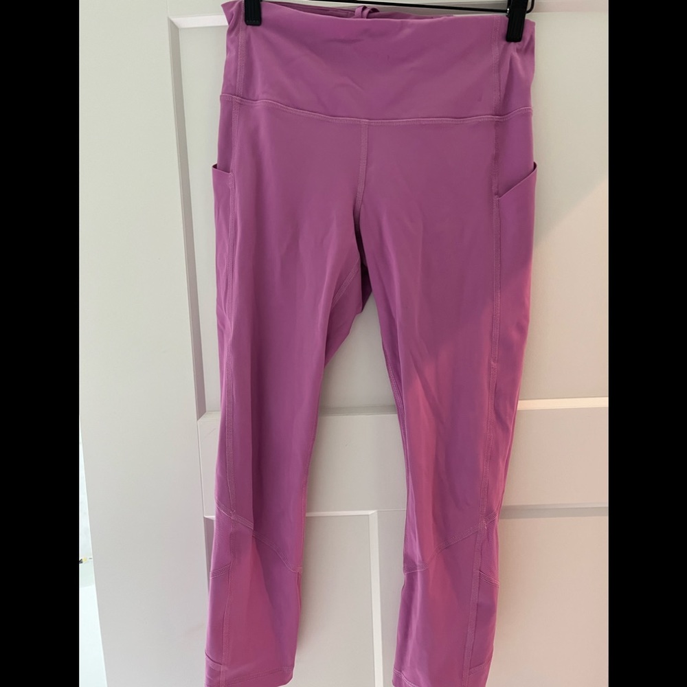 Adorable pink Lululemon leggings. EUC. No flaws
